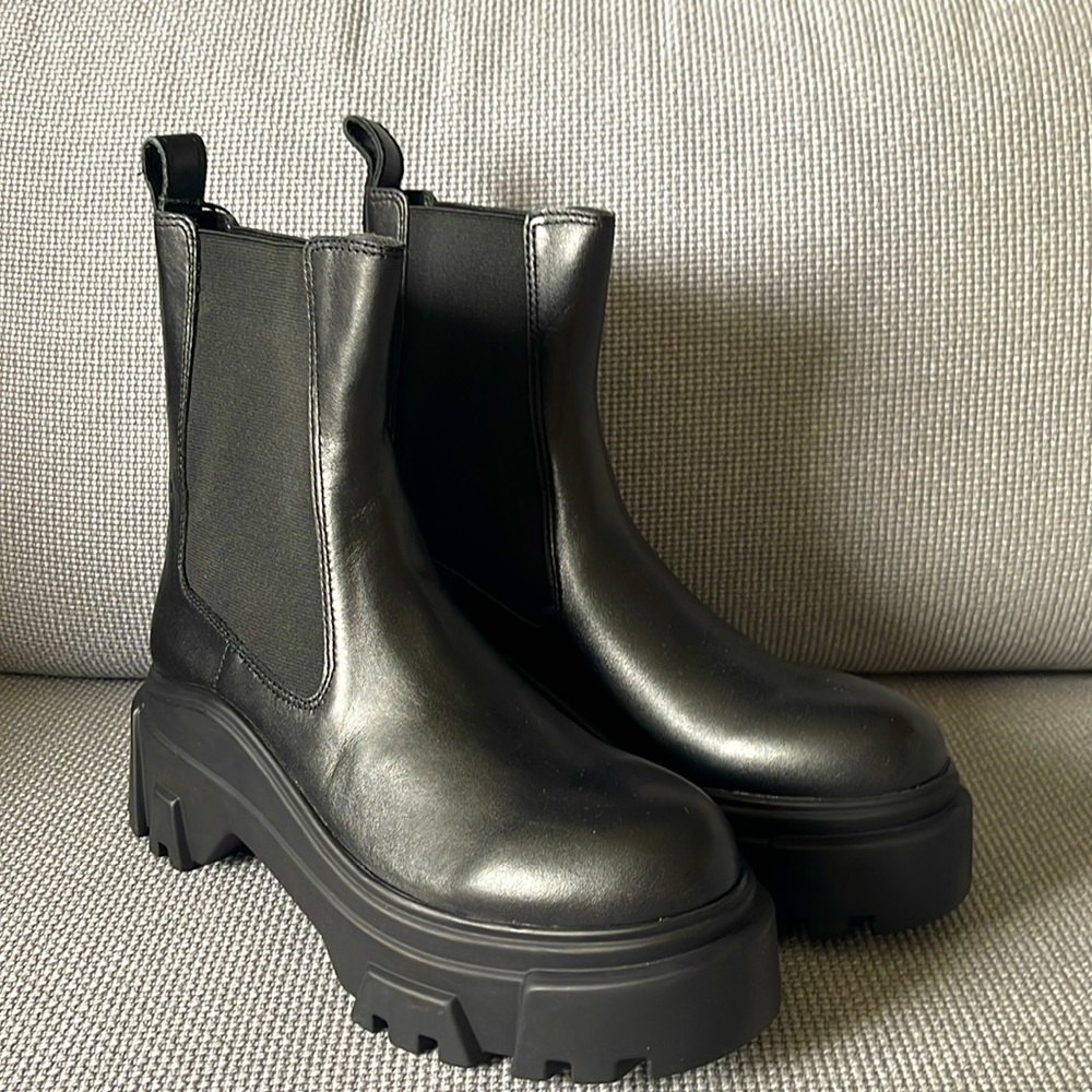 Zara leather boots size 40